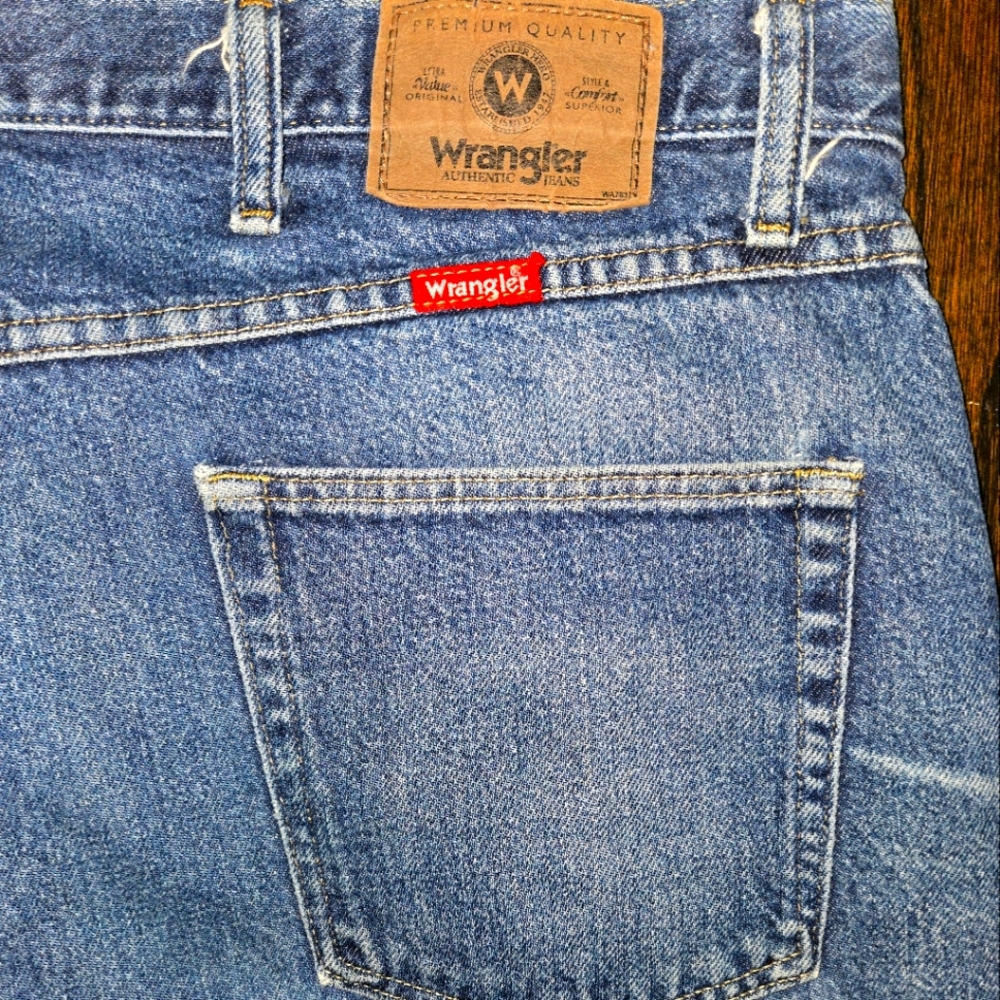 Distressed Vintage 42x30 Wrangler Jeans - Picture 4 of 6
